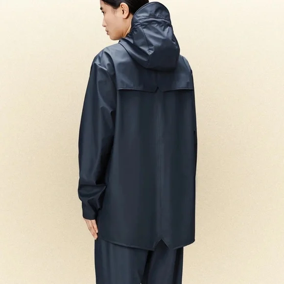 RAINS UNISEX  HOODED RAIN JACKET NAVY SZ L/XL - Picture 2 of 14